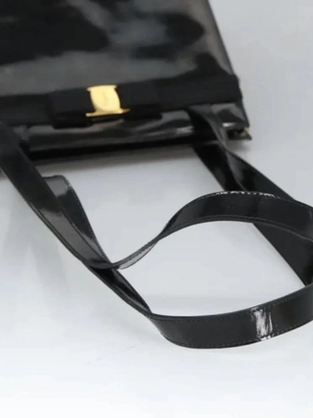 Salvatore Ferragamo Shoulder Bag Enamel Black Gold Auth bs19918